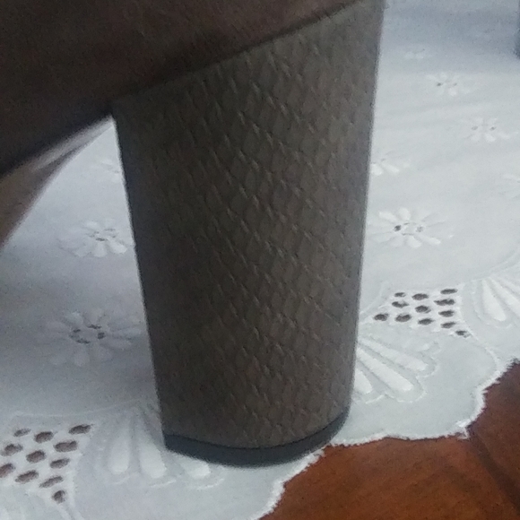 Shoes - Picture 3 of 4